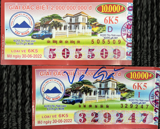 Vé số bị làm giả ngày càng tinh vi, giống thật Vé số bị làm giả ngày càng tinh vi, giống thật